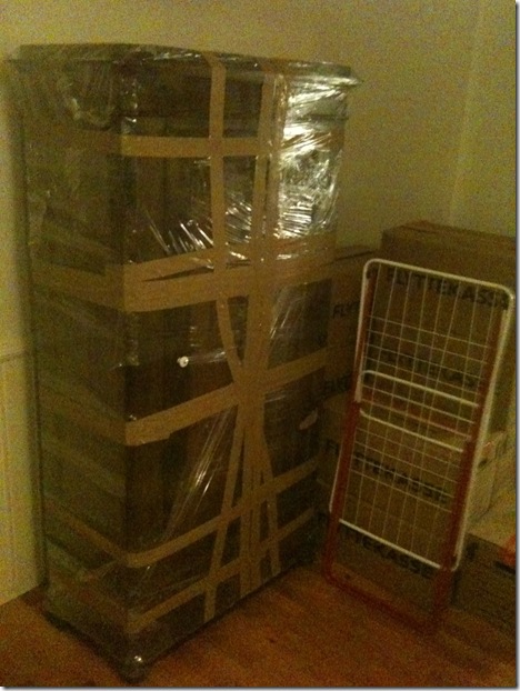 Skap i plast og teip